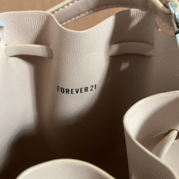 Forever 21 Pink Crossbody Bag. - Picture 4 of 6